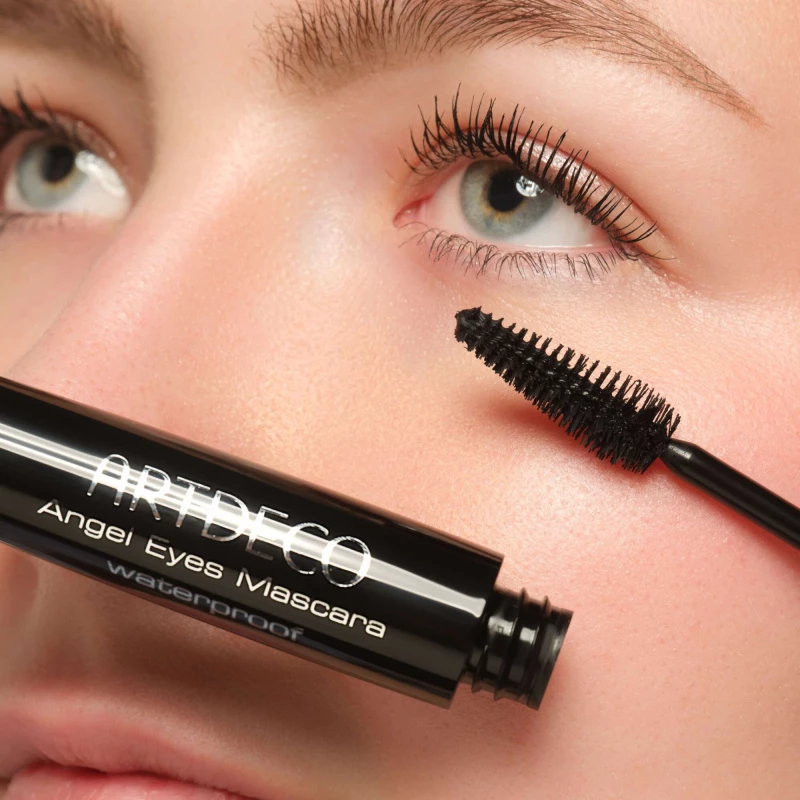 Waterproof mascara for larger-looking eyes