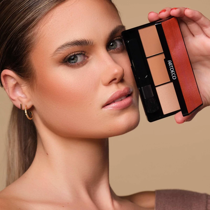 Palette with three different bronzer shades