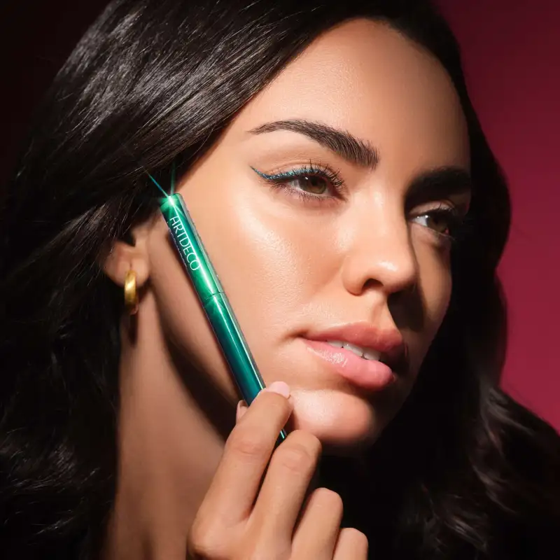 Long-wear Metallic Liquid Liner | 10 - metallic silver