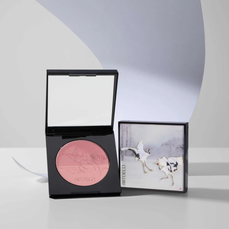 Two-tone blush for a fresh complexion in an instant